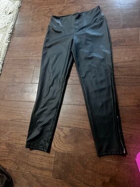 Pink Lily Black Faux Leather Leggings